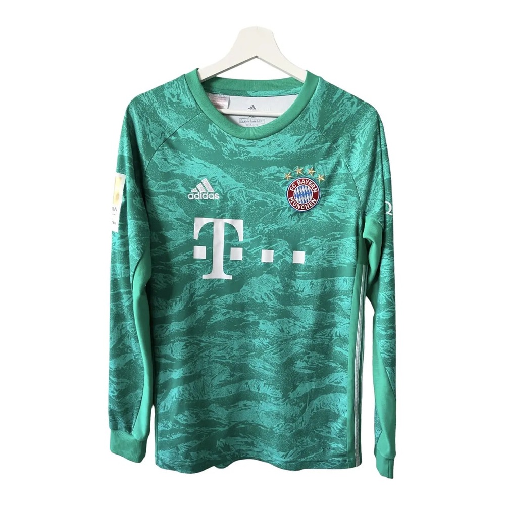 Bayern Munich goalkeeper adidas full kit